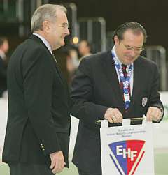 EHF-Prsident Martin Gotheridge (l.) mit DHB-Prsident Stephan Abel.