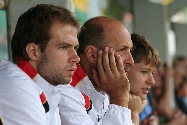 Besorgte Zuschauer: Tobias Franzke, Uli Weise, Martin Hner. Foto: Greg Wesley