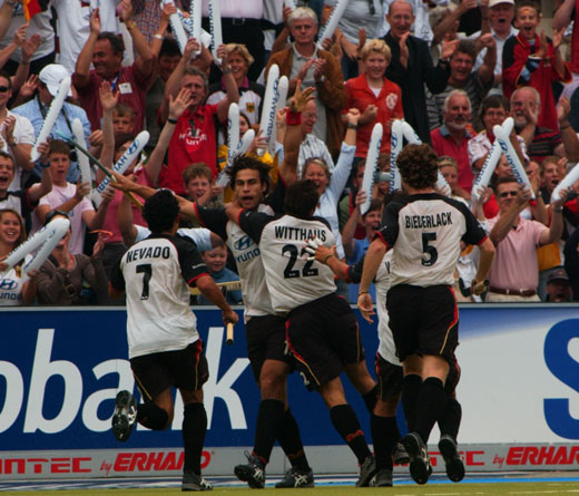 © Herbert Bohlscheid (www.sportfoto.tv) / Wolfgang Quednau (www.hockeyimage.net)